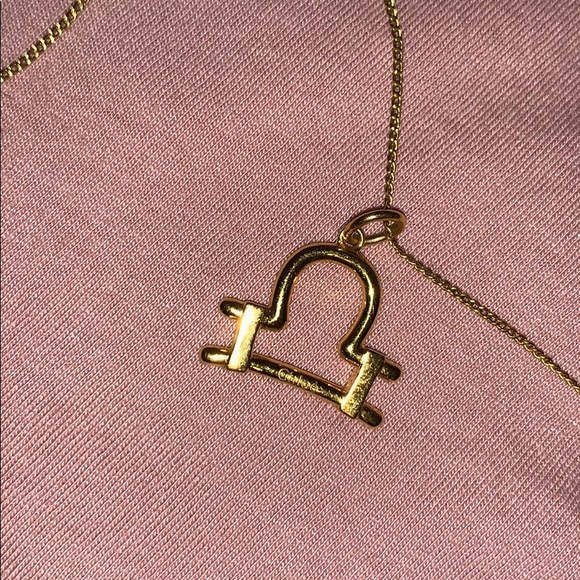 Chloé Libra Necklace - Picture 2 of 10